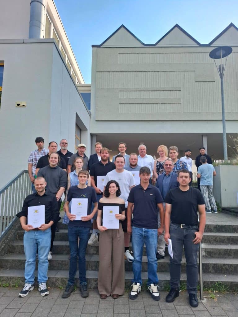 Gewerbeschule Mosbach gratuliert AbsolventInnen der Berufsschule